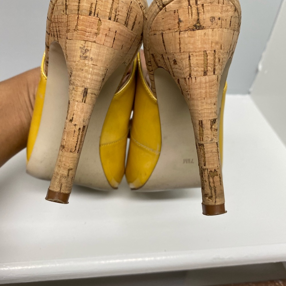 Yellow sandals - Picture 3 of 5